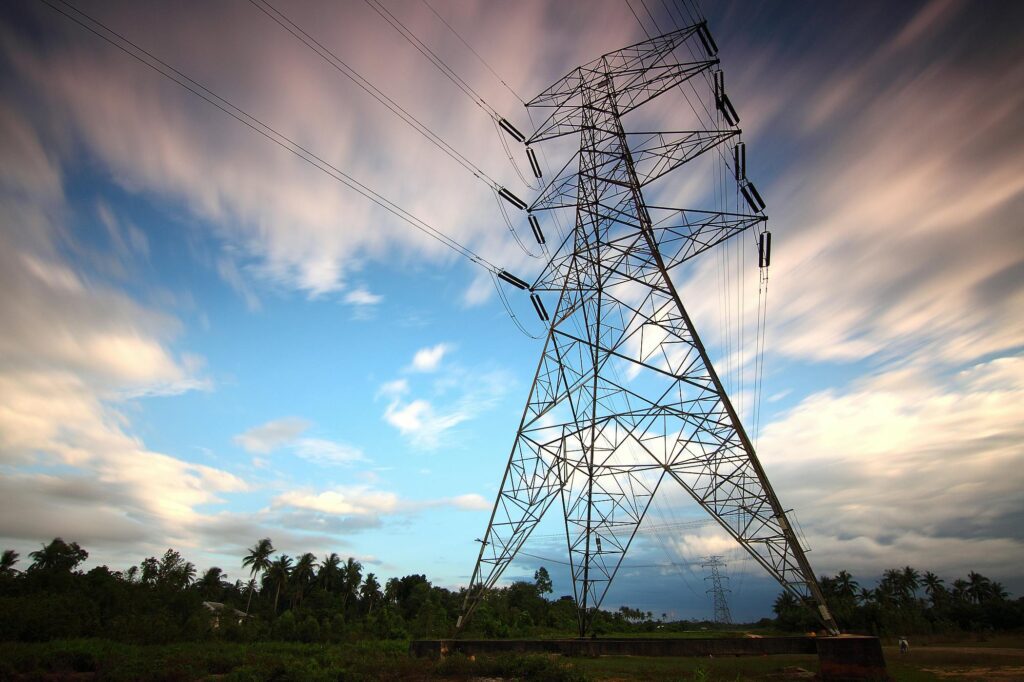 Image d'un pylône électrique par Pok Rie